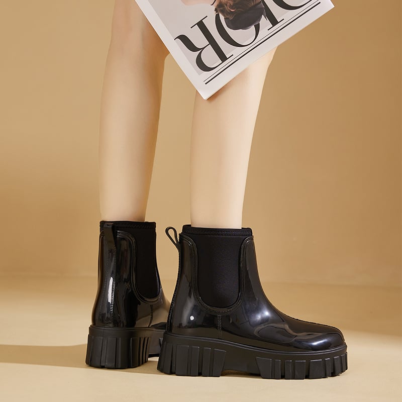 Moteriškos lietaus batas su elastine juosta dizainu; neslidus storas pada; PVC viršus; tinka visoms metų laikams; vidutinio kulno aukštis 3–5 cm