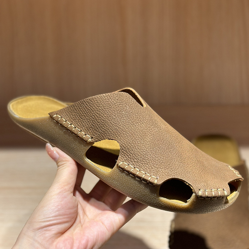 Kožené mule sandále s gumovou podrážkou, perforovaný dizajn, slip-on zapínanie, plážový štýl