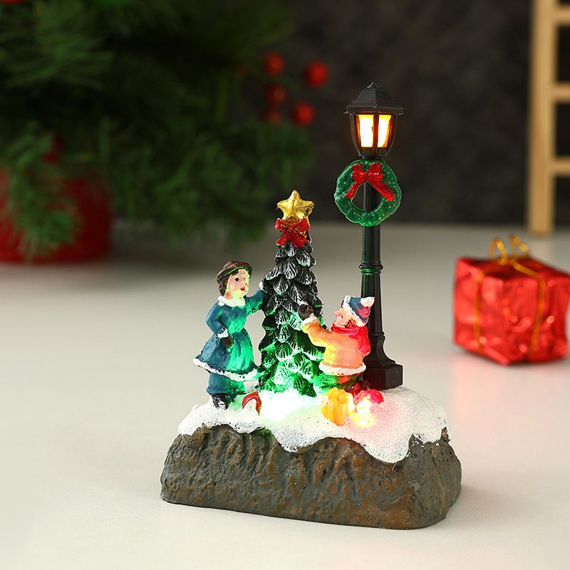 Casă mică de Crăciun din rășină, cu om de zăpadă luminos – ornament modern minimalist pentru birou