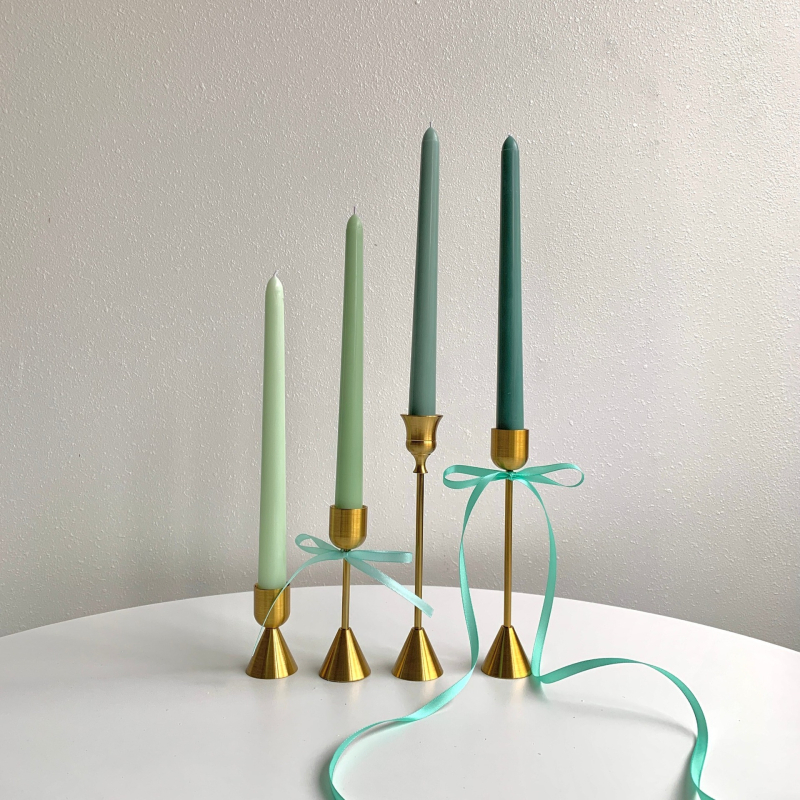 Svadobná cylindrická sviečka zo zmesi sójového vosku, polo ručná a polo mechanická výroba, s logom Can