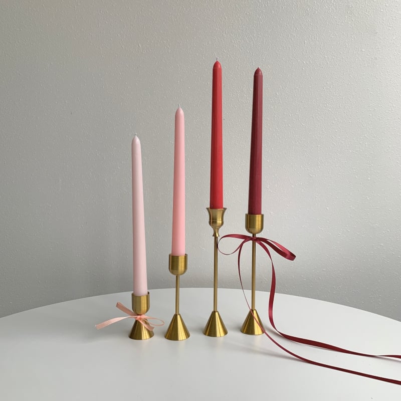 Svadobná cylindrická sviečka zo zmesi sójového vosku, polo ručná a polo mechanická výroba, s logom Can