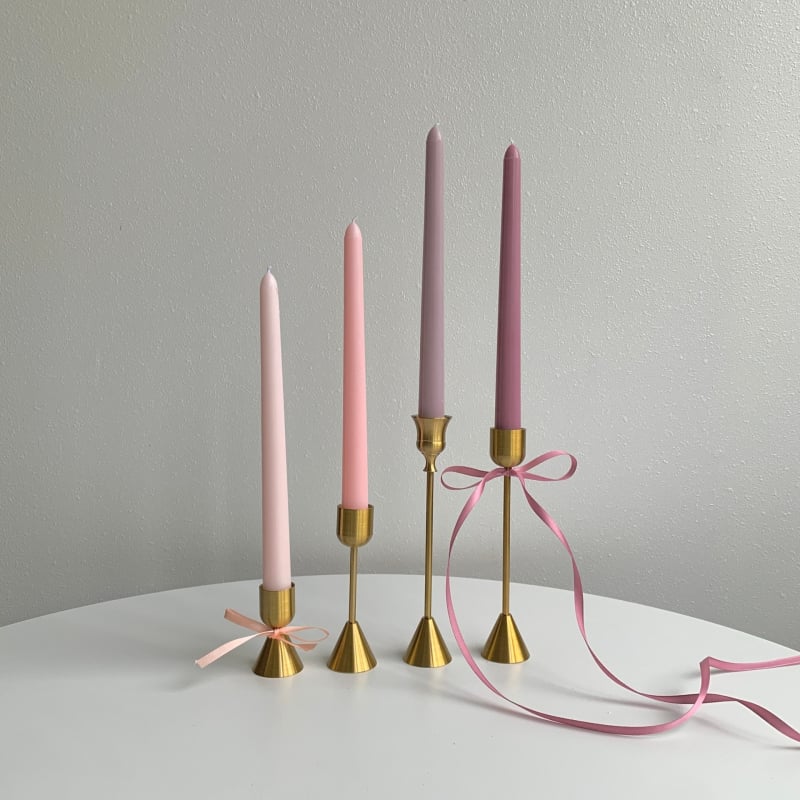 Svadobná cylindrická sviečka zo zmesi sójového vosku, polo ručná a polo mechanická výroba, s logom Can