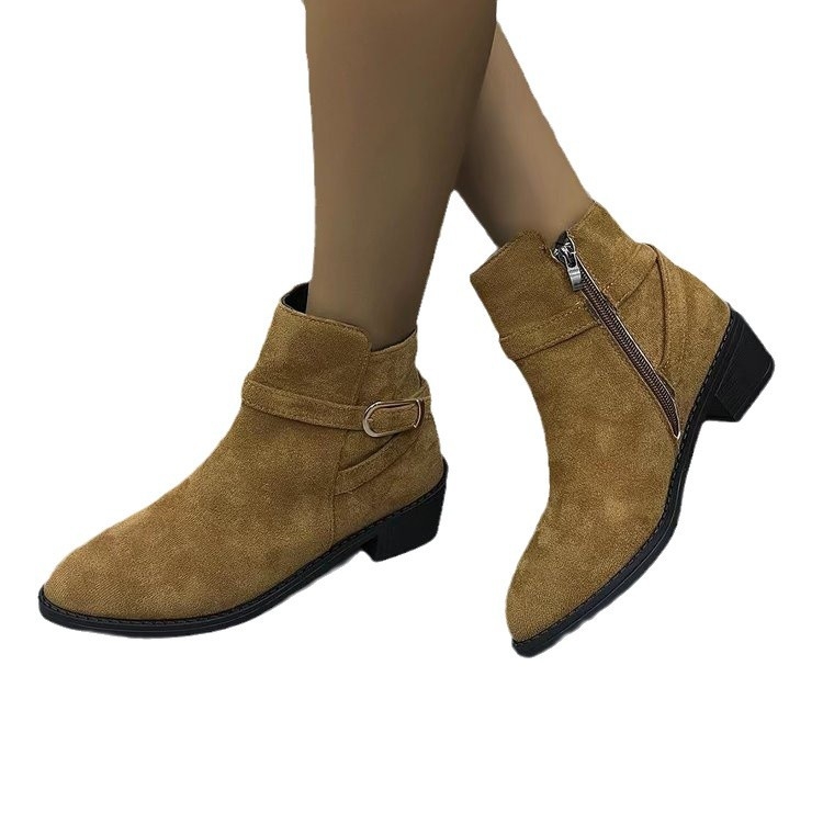 Női rövid bakancs, hegyes orr, 3–5 cm vaskos sarok, textil felsőrész, nubuk külső, gumi talp