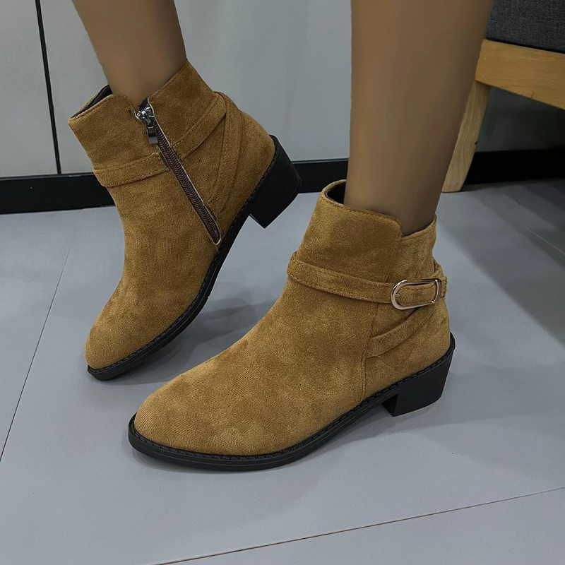 Női rövid bakancs, hegyes orr, 3–5 cm vaskos sarok, textil felsőrész, nubuk külső, gumi talp