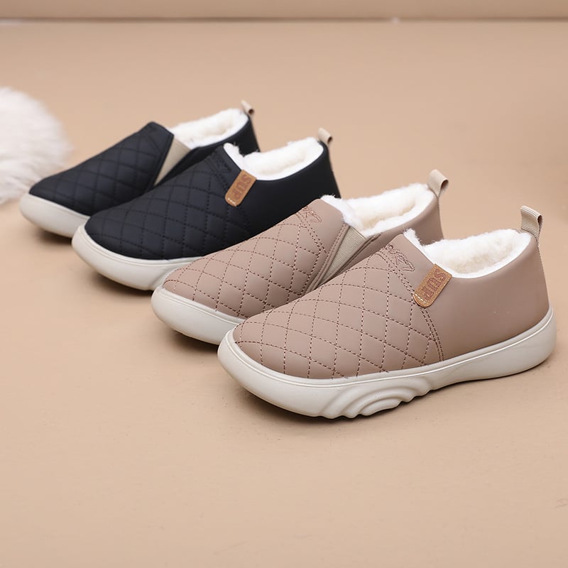 Női PU felső rész Slip-On cipő, PVC talp, kerek orr, fleece-betéttel