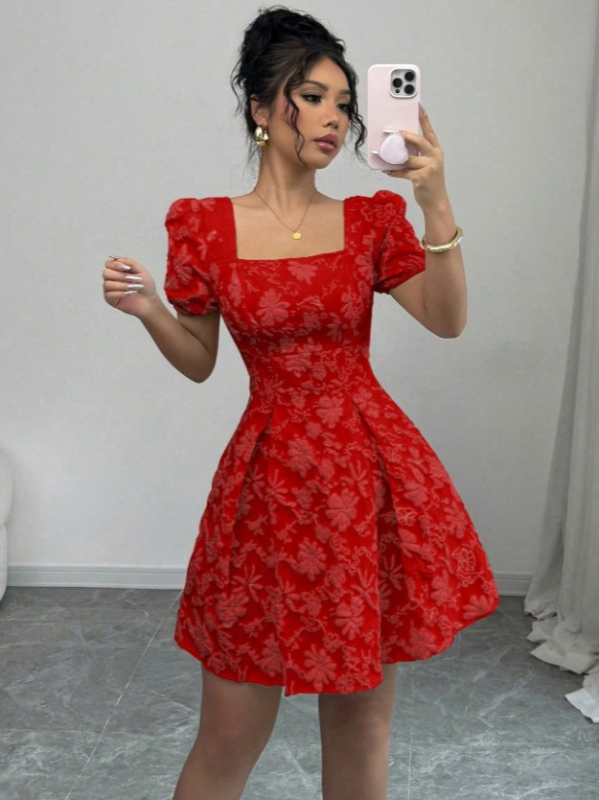 Κλασικό φόρεμα σε γραμμή Α με τετράγωνο ντεκολτέ, φουσκωτές κοντές μανίκες, μοτίβο φλοράλ Jacquard, midi μήκος