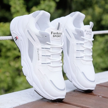 Férfi hálós anyagú tornacipő, légáteresztő, hétköznapi fehér nyári cipő, trendes dad shoes stílus
