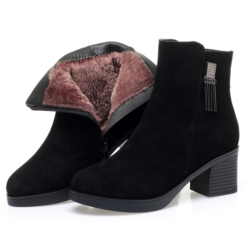 Moteriški medvilniniai auliniai su vidutinio aukščio kulnu, karvės suede viršutinė dalis, gumos padas, užtrauktukas nugarinėje dalyje, žuvies burnos formos pirštas