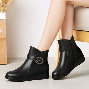 Női gyapjúval bélelt alacsony bokacsizma mikroszálas felsőrészével, gumírozott talp, oldalsó cipzár, meleg és lélegző, wedge sarok