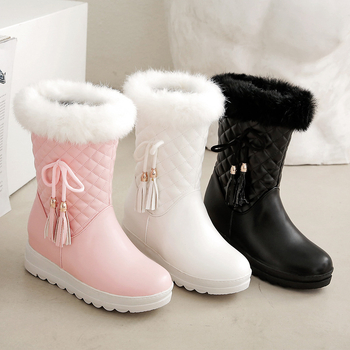 Női csizma PU felső rész, gumitalp, belső talpbetét műszőrből, belső bélés műszőrből, középmagas a vádlira