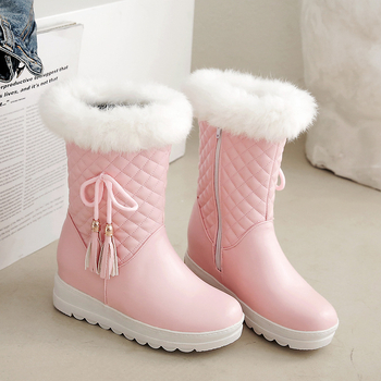 Női csizma PU felső rész, gumitalp, belső talpbetét műszőrből, belső bélés műszőrből, középmagas a vádlira