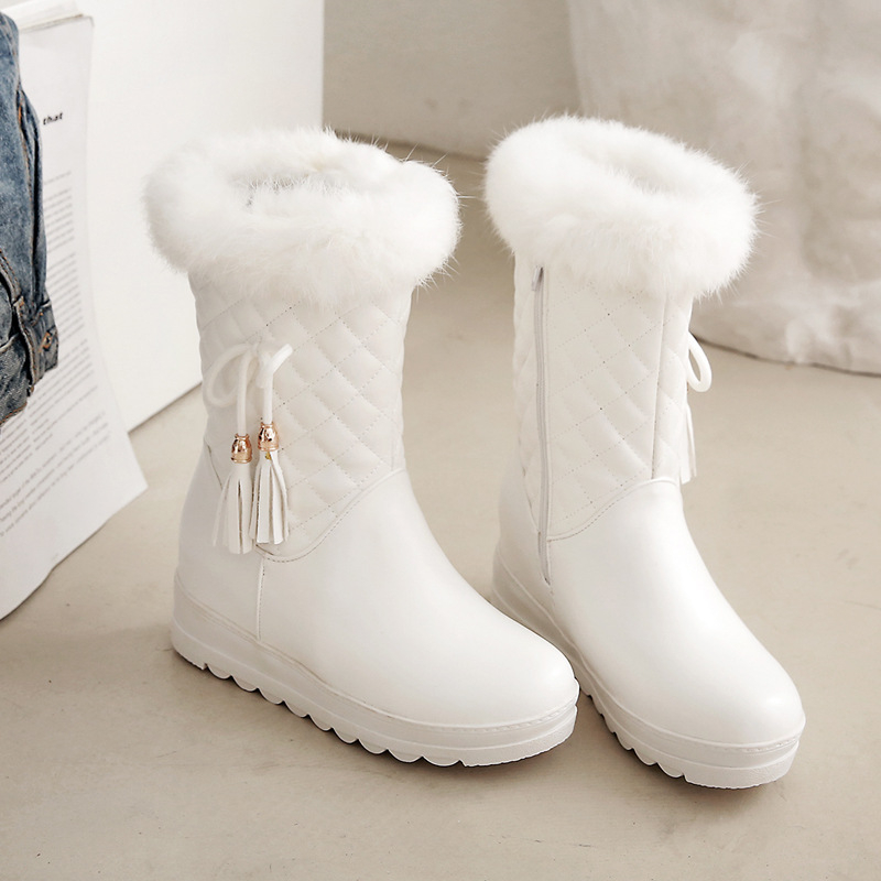 Női csizma PU felső rész, gumitalp, belső talpbetét műszőrből, belső bélés műszőrből, középmagas a vádlira