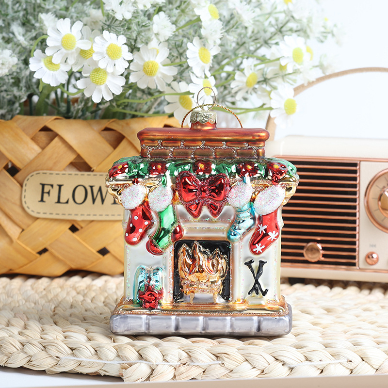 Käsitööna tehtud klaasist kamina dekoratsioon, jõulukuuse ripats — materjal: klaas; stiil: kaasaegne minimalism; kategooria: käsitöö; pühad: jõulud