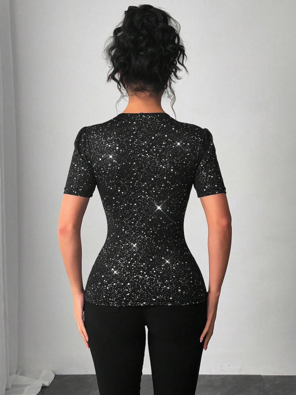 Полиестерна тениска, съдържание полиестер 90–95%, кръгла яка, къс ръкав, лято 2025