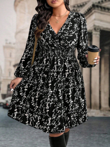 Virágos midi ruha hosszú ujjú, V-nyakú, fodros szegéllyel, poliészter