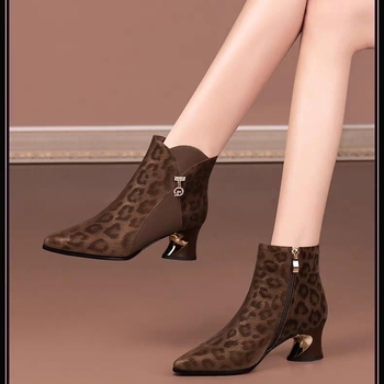 Leopardí členkové topánky so bočným zipsom, vrchný materiál z mikrovlákna, gumová podrážka, nízky výška topánky