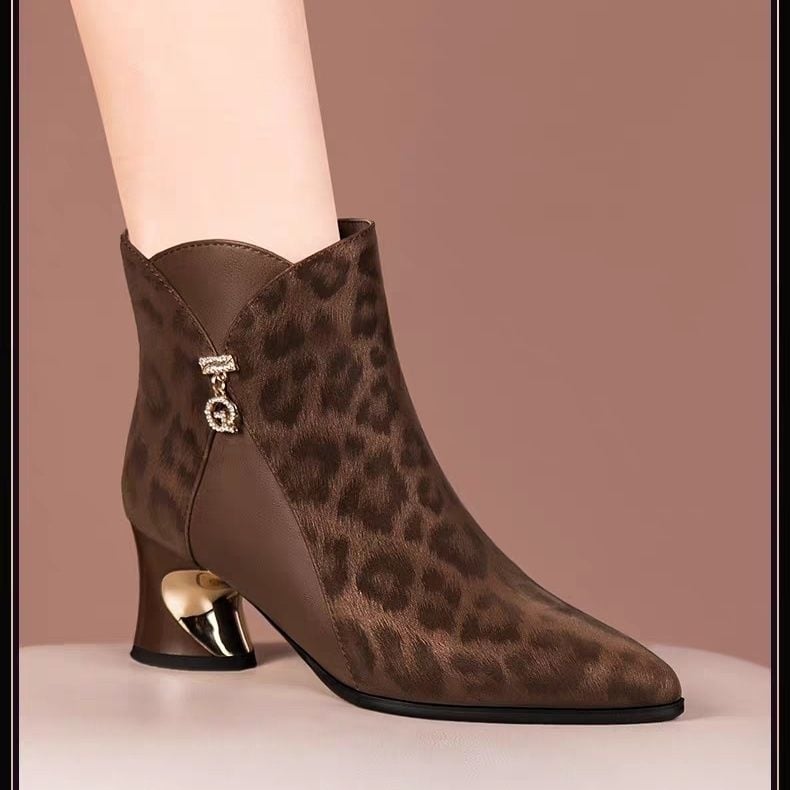 Leopardí členkové topánky so bočným zipsom, vrchný materiál z mikrovlákna, gumová podrážka, nízky výška topánky