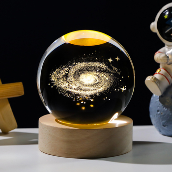 Krištáľová guľa nočné svetlo s laserovým gravírovaním galaxie Slnečnej sústavy – Materiál: Kryštál; Štýl: Moderný minimalistický; Stolná dekorácia