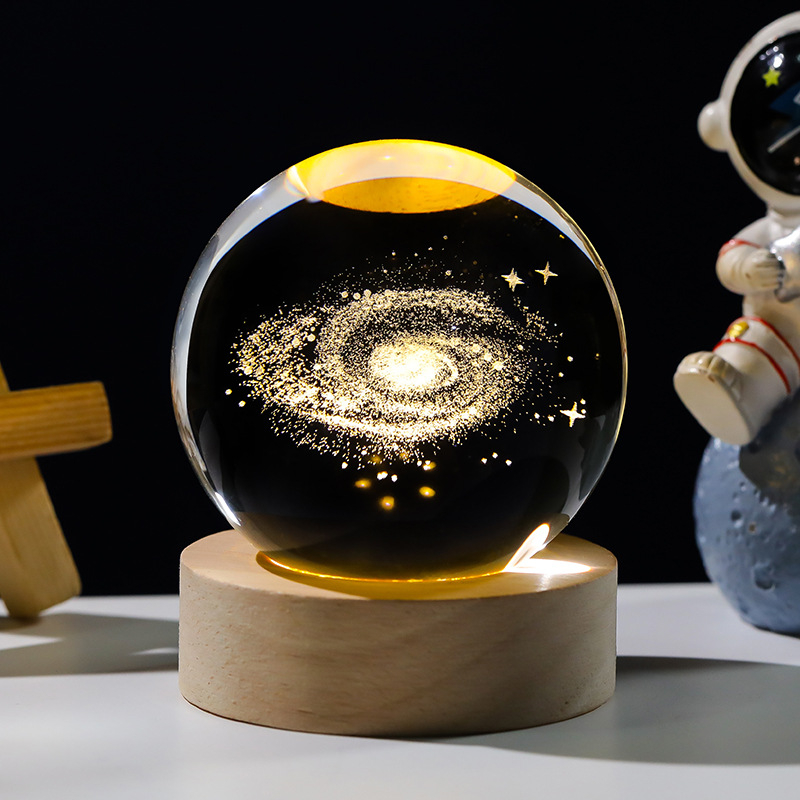 Krištáľová guľa nočné svetlo s laserovým gravírovaním galaxie Slnečnej sústavy – Materiál: Kryštál; Štýl: Moderný minimalistický; Stolná dekorácia