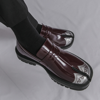 Férfi műbőr cipő, felsőrész műbőr, gumitalp, slip-on, kerek orrú