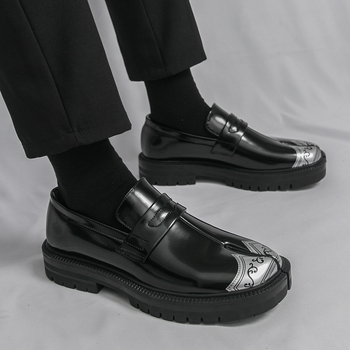 Férfi műbőr cipő, felsőrész műbőr, gumitalp, slip-on, kerek orrú