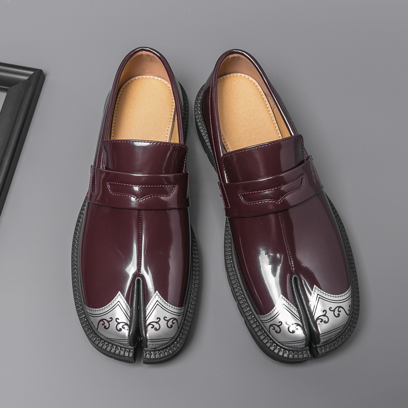 Férfi műbőr cipő, felsőrész műbőr, gumitalp, slip-on, kerek orrú
