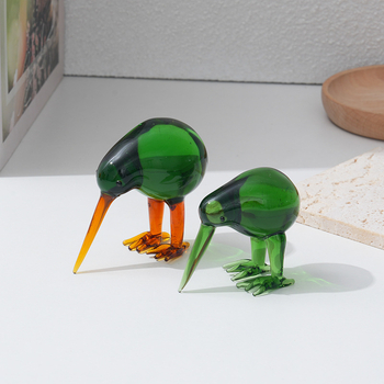 Ručne vyrobený dekoratívny sklenený vták na stolný domový dekor; fúkané sklo; leštený povrch; zavesiteľný ornament; štýl zviera