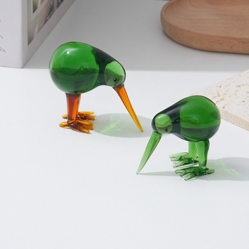 Ručne vyrobený dekoratívny sklenený vták na stolný domový dekor; fúkané sklo; leštený povrch; zavesiteľný ornament; štýl zviera