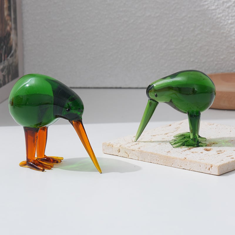 Ručne vyrobený dekoratívny sklenený vták na stolný domový dekor; fúkané sklo; leštený povrch; zavesiteľný ornament; štýl zviera