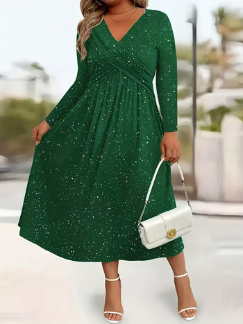 Euro–amerikai stílusú hosszú ruha V-nyakkal, hosszú ujjúval, deréken kötött csomó és kristályos díszítéssel, poliészter anyag.