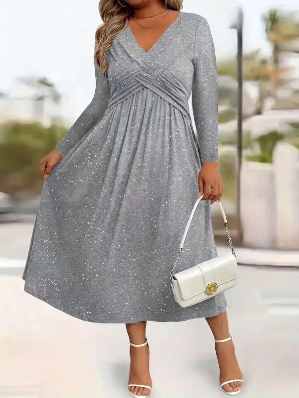 Euro–amerikai stílusú hosszú ruha V-nyakkal, hosszú ujjúval, deréken kötött csomó és kristályos díszítéssel, poliészter anyag.