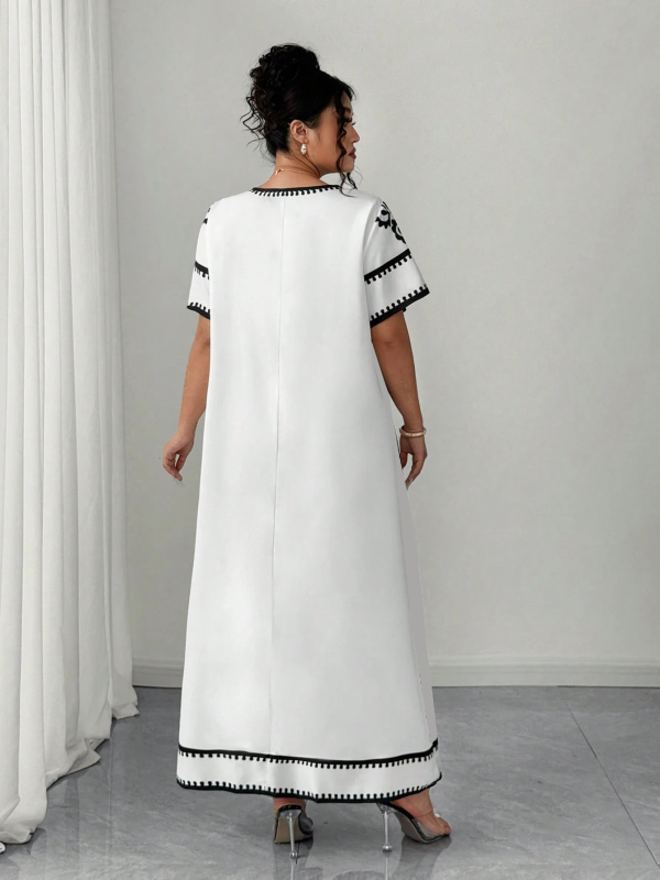 Elegáns hosszú ruha V-nyakkal, digitális nyomtatású minta, poliészter (95%+), elegáns stílus