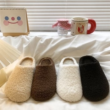 Szőrös papucs pomponokkal – bársonyos felsőrész, bőr belső, gumi talp, slip-on, talp vastagsága 0–3 cm