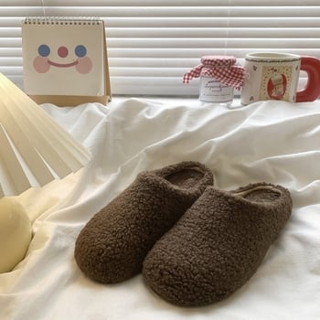 Szőrös papucs pomponokkal – bársonyos felsőrész, bőr belső, gumi talp, slip-on, talp vastagsága 0–3 cm