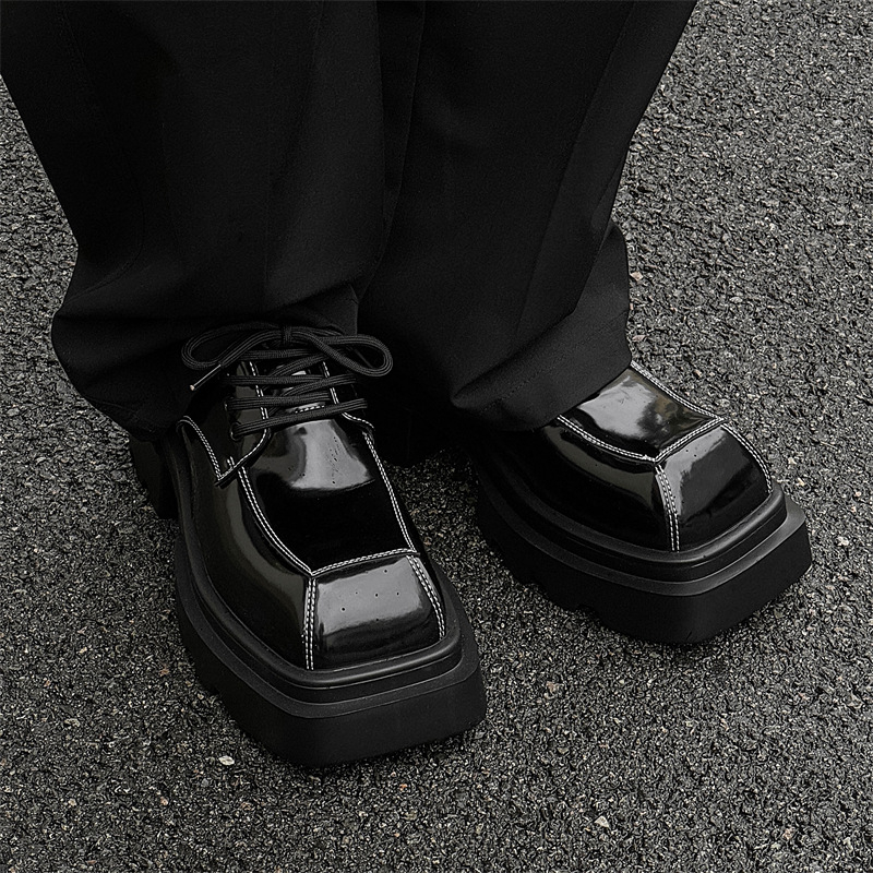 Férfi üzleti hivatalos cipő, négyszögletes orr, magasságot növelő, gumírozott talp, csúszásmentes