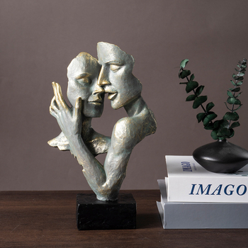 Ölelkező pár műgyanta figurája, absztrakt arccal; Márka: Weili Delico; Kategória: Resin Crafts; Anyag: szintetikus gyanta; Csomagolás: kartoncsomagolás