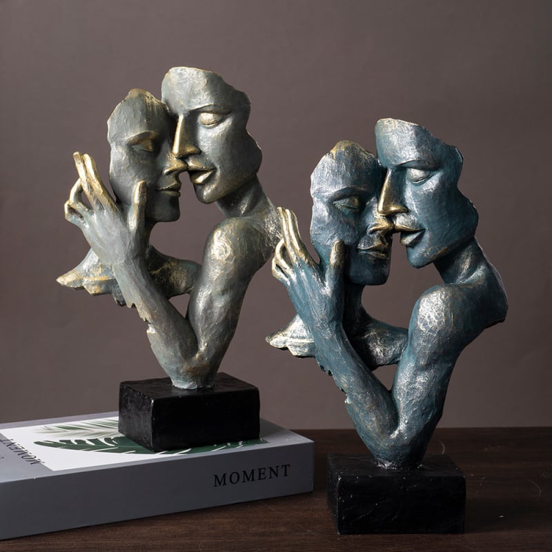 Ölelkező pár műgyanta figurája, absztrakt arccal; Márka: Weili Delico; Kategória: Resin Crafts; Anyag: szintetikus gyanta; Csomagolás: kartoncsomagolás