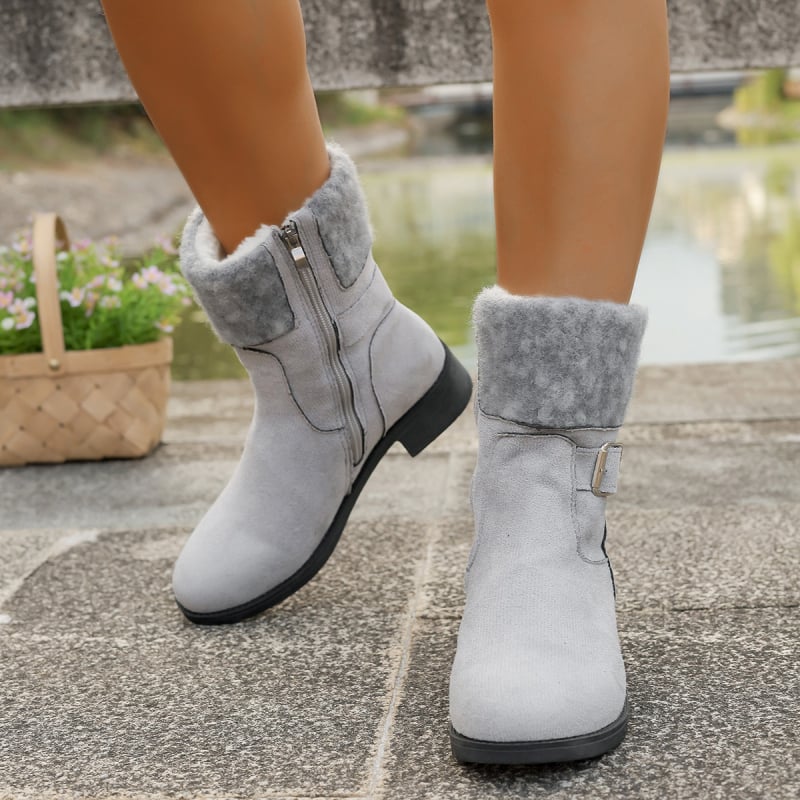 Замшени мартин ботуши с дебел ток, страничен цип и каишка с катарама – топли зимни обувки