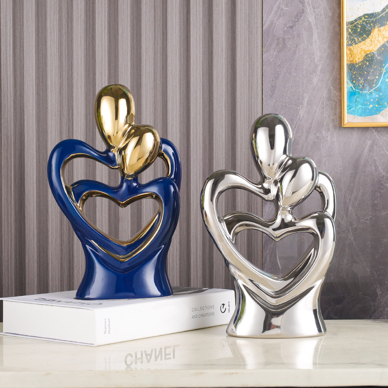 Porcelánová socha: abstraktný pár objímajúci sa - moderný minimalistický, geometrický dizajn