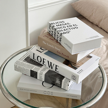 Nordický minimalistický falošný knihy dekor pre písací stôl a poličku — typ: dekoratívne knihy; štýl: minimalistický; použitie: písací stôl, polička, modelová izba