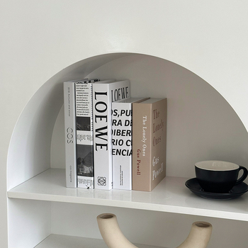 Nordický minimalistický falošný knihy dekor pre písací stôl a poličku — typ: dekoratívne knihy; štýl: minimalistický; použitie: písací stôl, polička, modelová izba