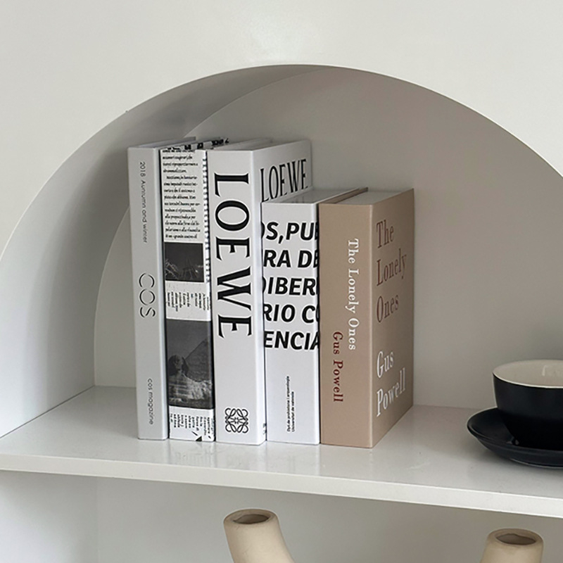 Nordický minimalistický falošný knihy dekor pre písací stôl a poličku — typ: dekoratívne knihy; štýl: minimalistický; použitie: písací stôl, polička, modelová izba