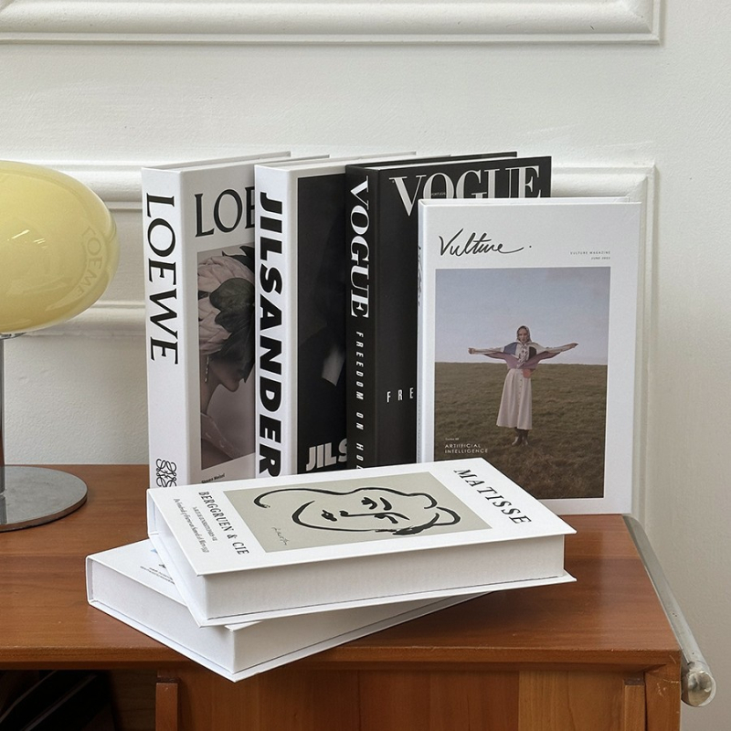 Nordický minimalistický falošný knihy dekor pre písací stôl a poličku — typ: dekoratívne knihy; štýl: minimalistický; použitie: písací stôl, polička, modelová izba