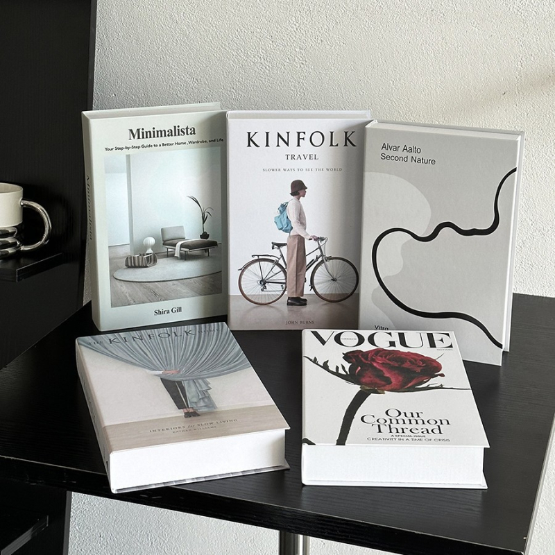 Nordický minimalistický falošný knihy dekor pre písací stôl a poličku — typ: dekoratívne knihy; štýl: minimalistický; použitie: písací stôl, polička, modelová izba