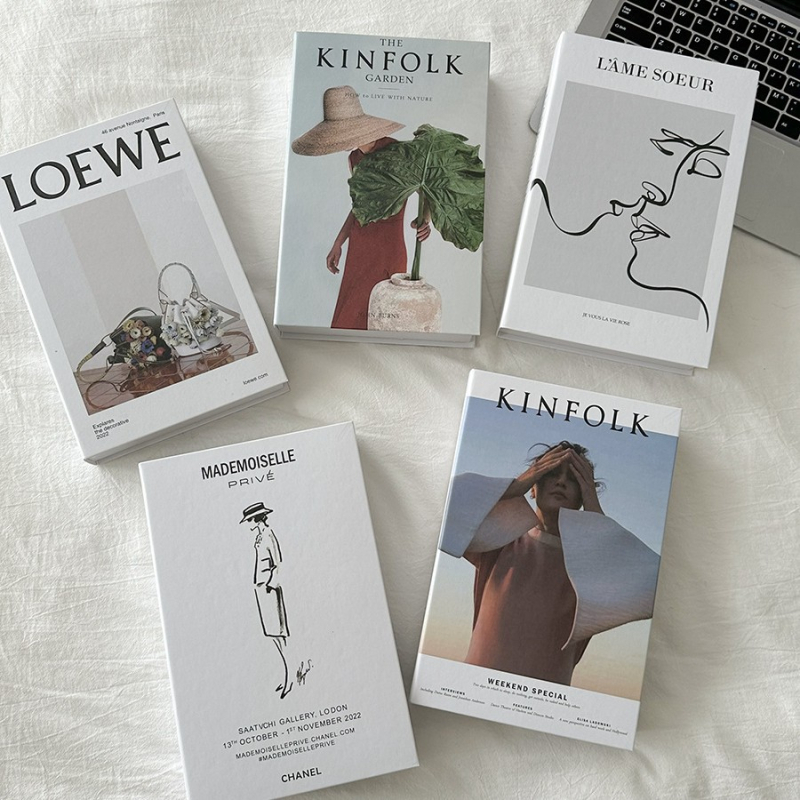 Nordický minimalistický falošný knihy dekor pre písací stôl a poličku — typ: dekoratívne knihy; štýl: minimalistický; použitie: písací stôl, polička, modelová izba