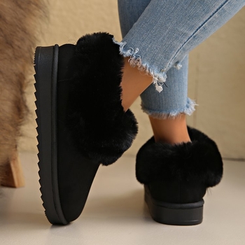 Női téli csizma, PU felsőrészel, PU belső talp, belső rövid plüss bélés, gumitalp, középmagas kivitel, slip-on