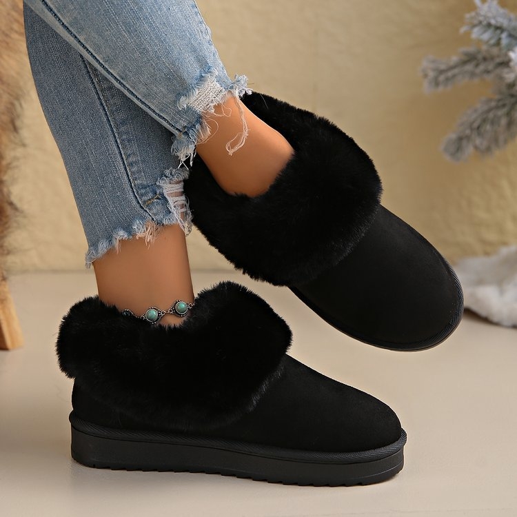 Női téli csizma, PU felsőrészel, PU belső talp, belső rövid plüss bélés, gumitalp, középmagas kivitel, slip-on