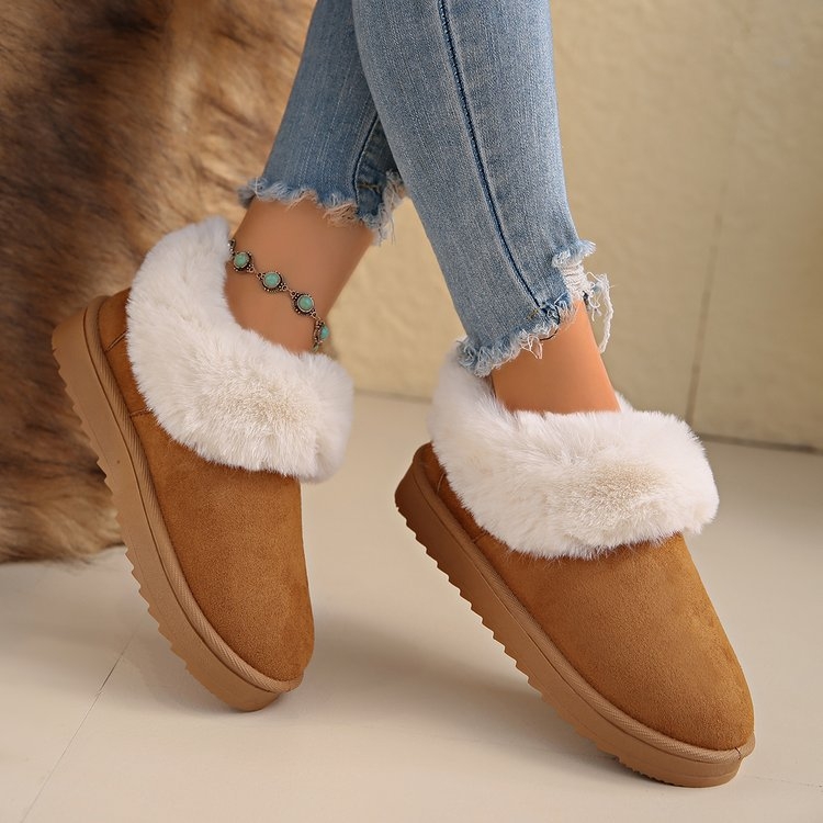 Női téli csizma, PU felsőrészel, PU belső talp, belső rövid plüss bélés, gumitalp, középmagas kivitel, slip-on