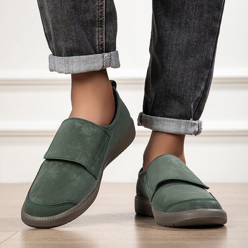 Pánske slip-on loafers z mikrovlákna, zapínanie na Velcro, gumová podrážka, PU vložka, okrúhla špička, jeseň 2025