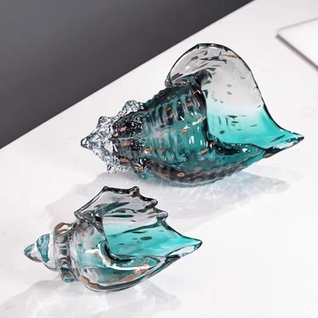 Sklenený dekoratív mušľový tvar, fúkané sklo, leštený povrch, jednoduchý moderný štýl, abstraktná forma